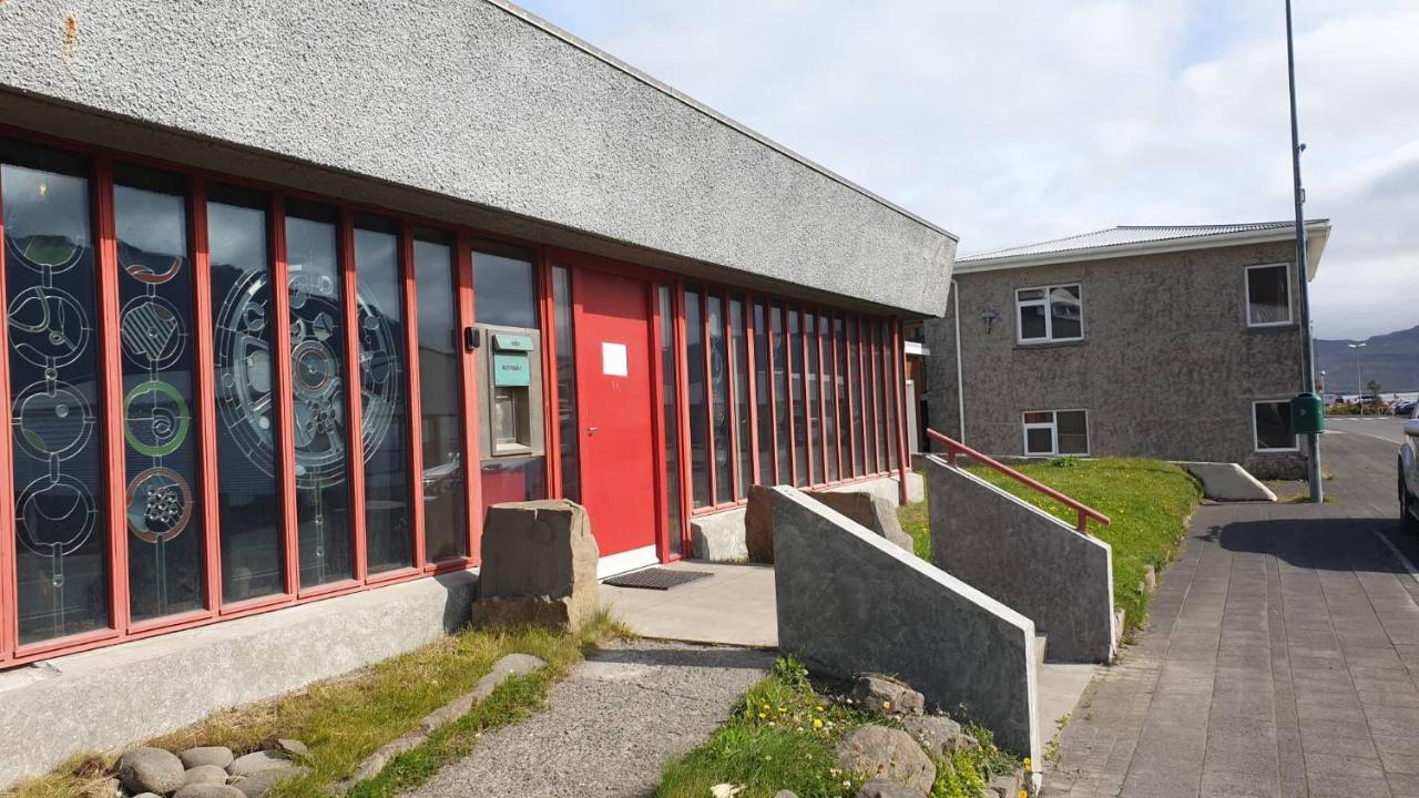 The Bank Sleeping Guesthouse Neskaupstaður Kültér fotó